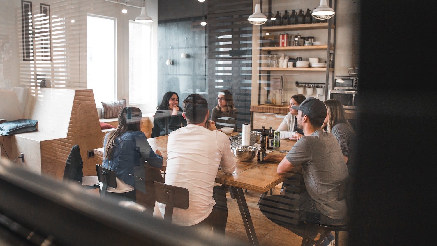 4 tips for better leadership communication with communication and relationship building